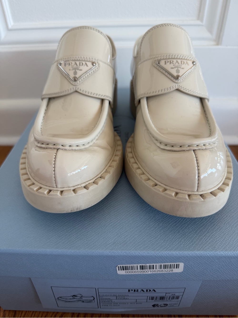 Prada Triangle Logo Patent leather platform loafer ivory, size 38 - Picture 5 of 9